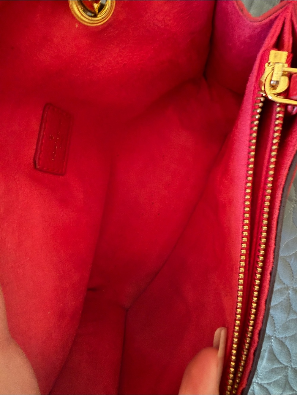 Louis Vuitton Monogram Shoulder Bag with Fuchsia Front Pocket and Gold Chain - Picture 4 of 16